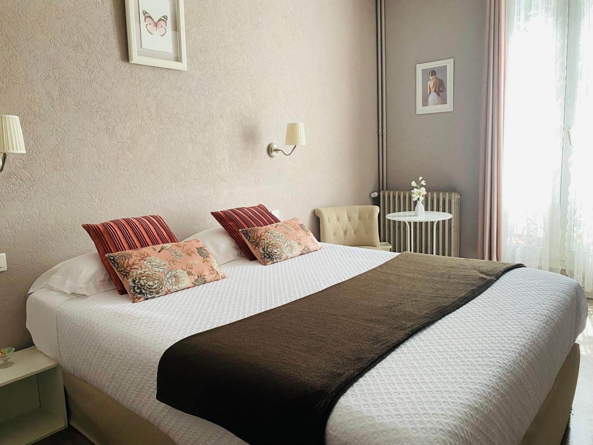 Le Grand Hotel Forcalquier Exterior foto