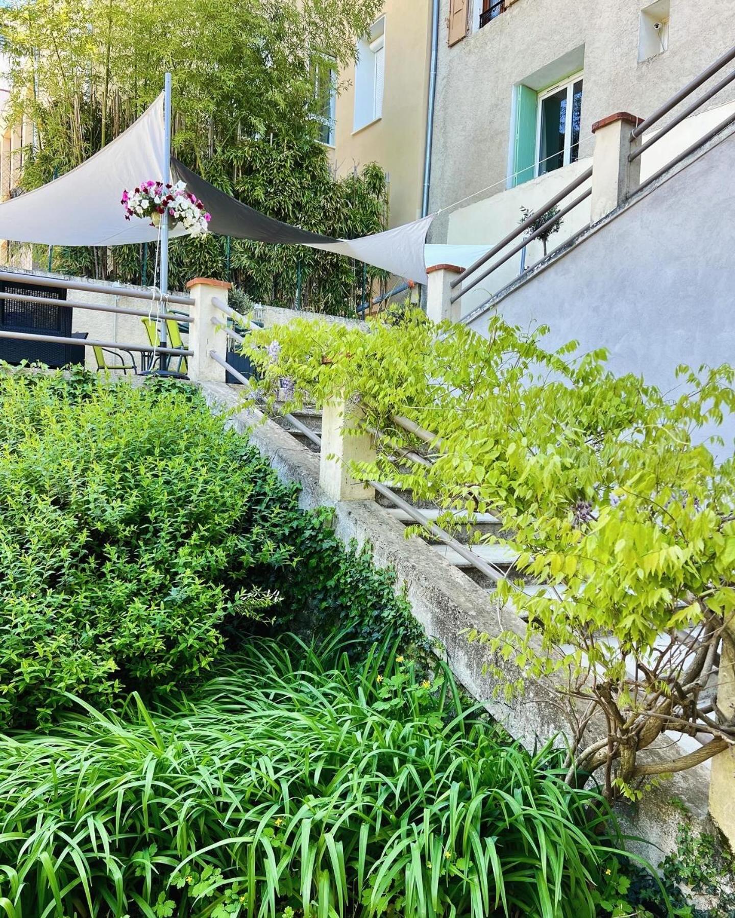 Le Grand Hotel Forcalquier Exterior foto