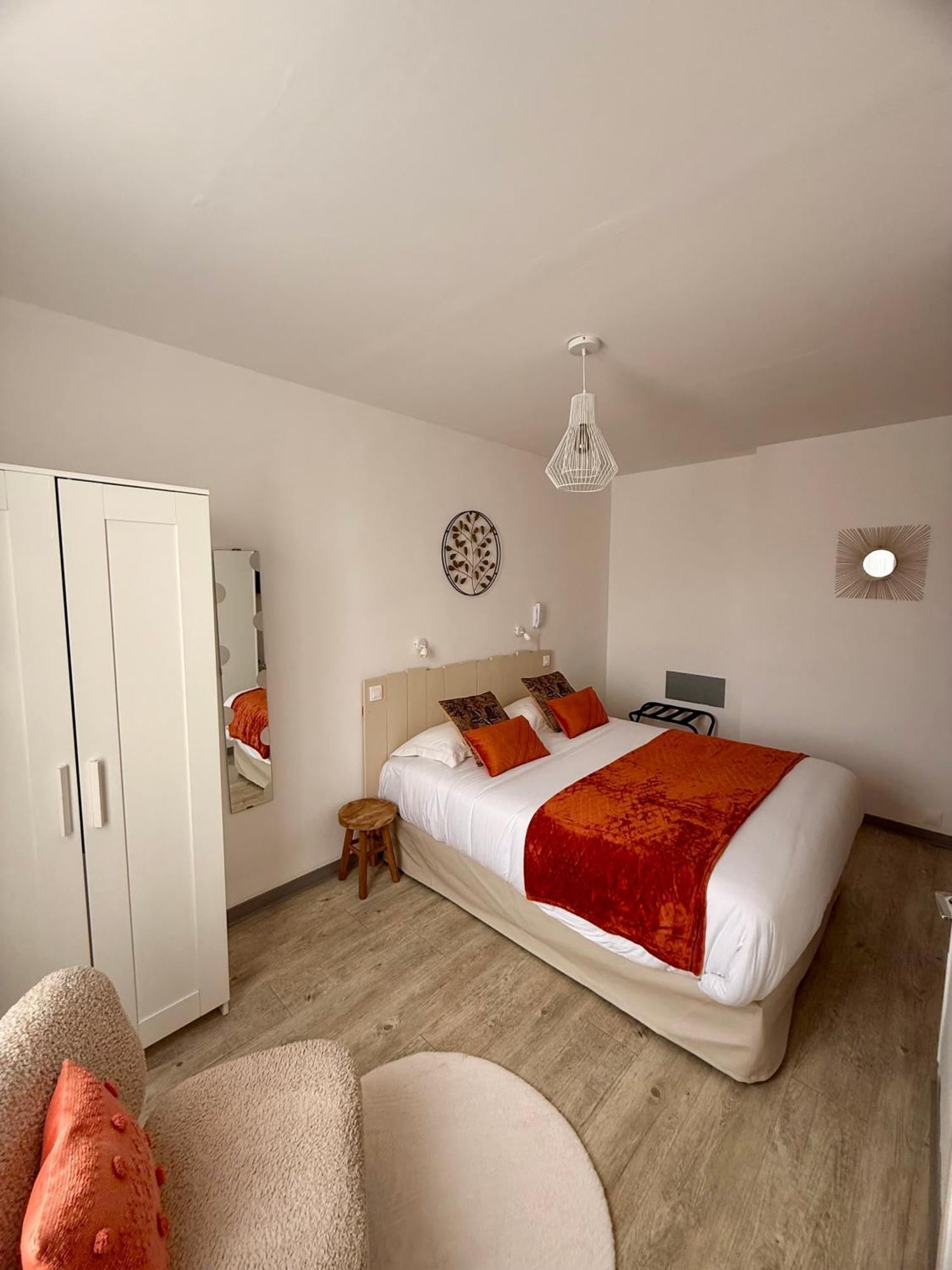 Le Grand Hotel Forcalquier Exterior foto